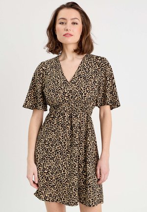 Leopardenmusterkleid mit V-Ausschnitt, kurzen Ärmeln und elastischer Taille. Hergestellt aus leichtem Stoff mit glatter Textur.