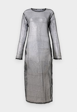 Rochie din plasă neagră cu mâneci lungi, având un model hexagonal, decolteu rotund și o siluetă lungă, dreaptă. Material texturat.