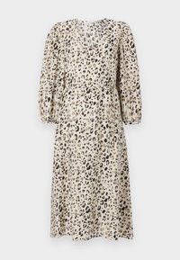 Beige leopardikuosinen mekko, jossa on lyhyet pallosleeve-it, muotoiltu vyötärö ja hulmuava hame. Valmistettu kevyestä, kuviollisesta kankaasta.