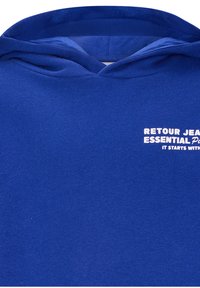 Felpa blu in cotone con tasca a marsupio frontale e cappuccio regolabile con cordino. La scritta bianca stampata sul petto recita "RETROUR JEAN ESSENTIAL."