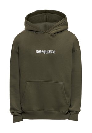Olíva zöld kapucnis pulóver elülső zsebbel, középen a mellkason fehér gótikus betűkkel "DROPSIZE" felirattal.