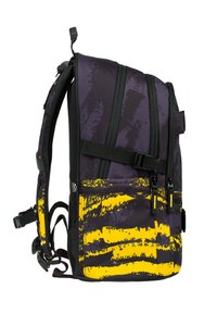 Zaino realizzato in tessuto resistente, con un motivo a righe viola e giallo, spallacci regolabili e numerosi scomparti con cerniera.