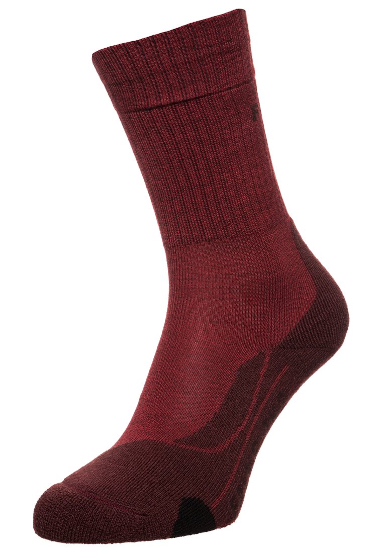 Calcetines burdeos con parte superior acanalada, pie acolchado y puntera oscura en contraste. Elaborados con un material suave y texturizado para mayor comodidad.
