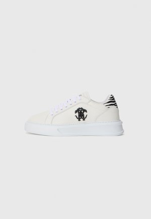 Trainers - white