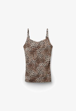 Caraco sans manches à imprimé léopard avec fines bretelles réglables et silhouette ajustée sur fond blanc.