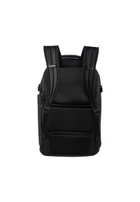 Zaino nero con schienale in rete imbottita, spallacci regolabili, tasche con zip e texture di tessuto solido. Design elegante per uso quotidiano.