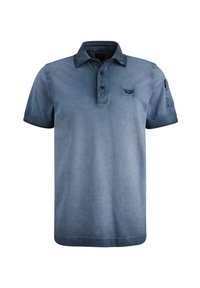 Polo shirt blu denim con colletto, placket a tre bottoni e bordature a contrasto nere sulle maniche e sul colletto. Presenta un patch con logo sul petto.