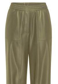 Olivegrüne Kunstleder-Jogginghosen mit einem elastischen Bund, Seitentaschen und Nahtdetails. Glatte Textur und entspannte Passform.