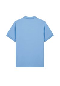 Polo shirt a maniche corte di colore azzurro chiaro con colletto classico. Tessuto morbido; design semplice e pulito senza motivi o decorazioni.