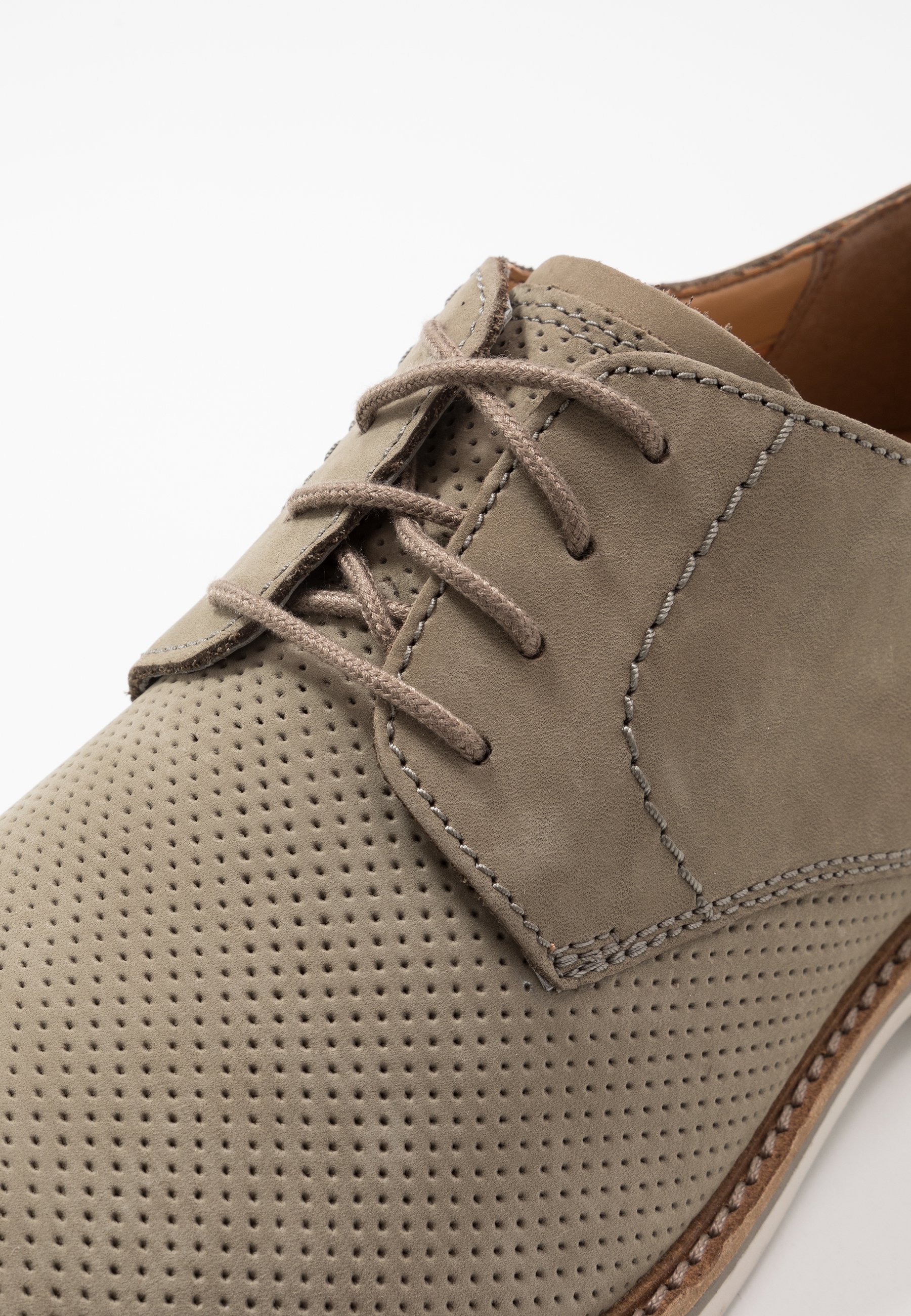 Clarks ATTICUS LACE - Casual snøresko - sage Clarks ATTICUS LACE - Casual snøresko - sage