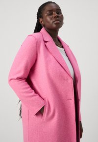 ONLY Carmakoma CARNEW CARRIE BONDED COAT  - Casaco clássico - carmine rose