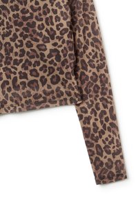 Maglia a maniche lunghe con motivo leopardato in tonalità beige e marrone, realizzata in materiale leggero, con un design aderente e cuciture pulite.