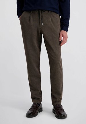 STRAIGHT FIT CROZON - Trainingsbroek - braun
