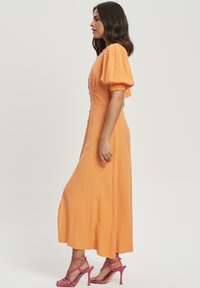 SÁVEL VIE - Dnevna haljina - orange