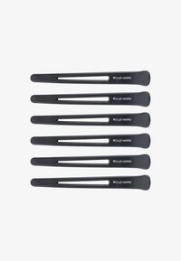 Svarta hårklämmor med en slät design, texturerat grepp i ena änden och en central urtagning, arrangerade i en uppsättning om sex.