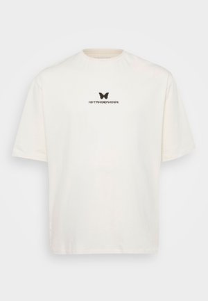 Witte katoenen T-shirt met een ronde hals, korte mouwen en een zwart vlinderlogo met het woord "METAMORFOSE" eronder.