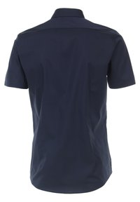 Kurzarmhemd in dunkelmarineblau, aus glattem Stoff, mit klassischem Kragen und Rückenpasse. Keine sichtbaren Muster oder Akzente.