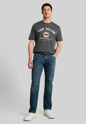 TOM TAILOR, LOGO TEE - T-shirt print - darkest olive