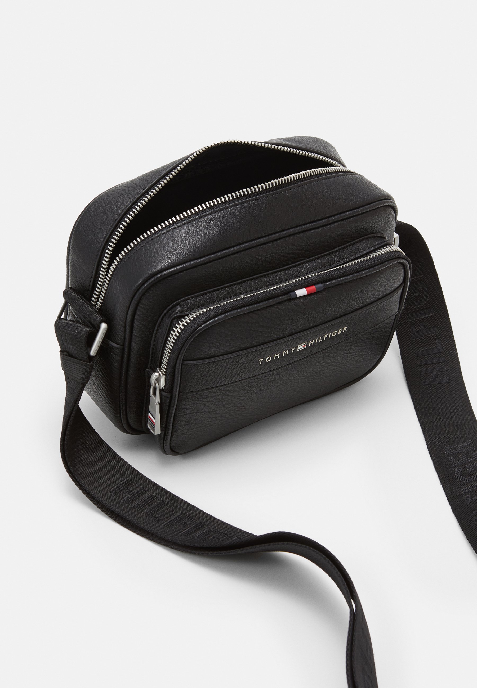 tommy hilfiger reporter