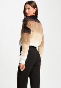 Morgan HIGH COLLAR - Striktrøje - camel