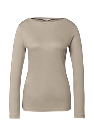 T-shirt beige à manches longues en tissu lisse, avec un col rond et une silhouette ajustée, présentant des détails de couture minimaux.
