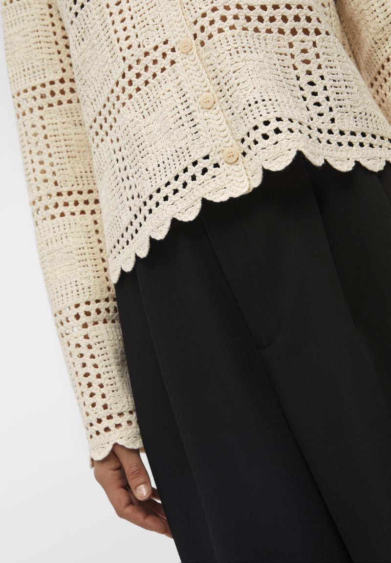 Cardigan In Lana Lungo Tinta Unita Huggy - Foto 10