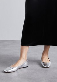 BRIELLA - Bailarinas - silver