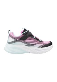 Zapatilla deportiva con una parte superior en negro y rosa con un diseño en degradado, detalles texturizados y una suela intermedia blanca gruesa.