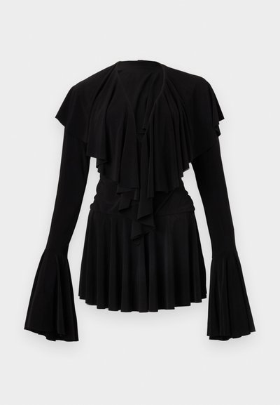 Melnas garām piedurknēm topiņš ar slāņainām volāniem, izplestām piedurknēm un piegulīgu vidukli. Izgatavots no mīksta auduma ar plūstošu svārku dizainu.