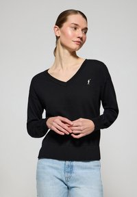 - Sweter