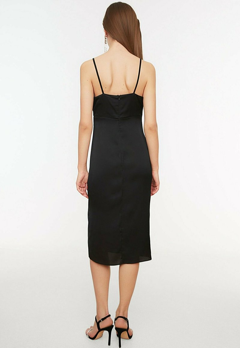 Damen Freizeitkleider | Trendyol Freizeitkleid black/schwarz - QC20395 Damen Freizeitkleider | Trendyol Freizeitkleid black/schwarz - QC20395