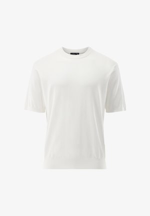 Weißes T-Shirt mit kurzen Ärmeln und Rundhalsausschnitt, ausgestattet mit geripptem Saum und Halsausschnitt, vor einem schlichten weißen Hintergrund präsentiert.