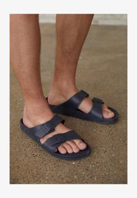 Unselected, anthracite