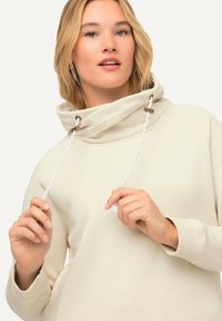 Ulla Popken MIT STEHKRAGEN RAGLANFORM LANGE ÄRMEL  - Sudadera - vanilla