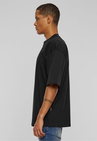 2Y Premium 2Y STUDIOS - Tricou basic - black