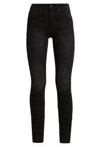 Jeans skinny negros fabricados en denim, con una cintura alta, cinco bolsillos y una textura suave, ligeramente elástica. Diseño simple sin adornos.