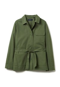 Giacca di cotone verde con colletto, bottoni frontali e cintura. Presenta una tasca a toppa sul lato sinistro del petto e due tasche laterali.