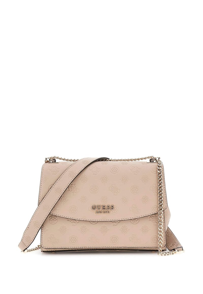 Borsa a tracolla in similpelle beige con motivo in rilievo, tracolla a catena e logo del marchio in metallo sul davanti. Chiusura a patta con bordi curvi.