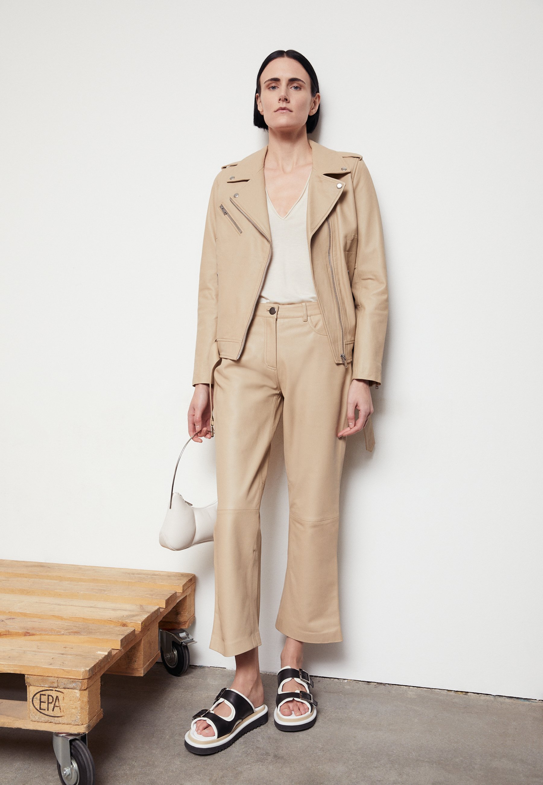 5 pantalones de cuero que tienes que tener -