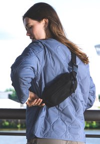 Larkson HELGE - Övtáska - black