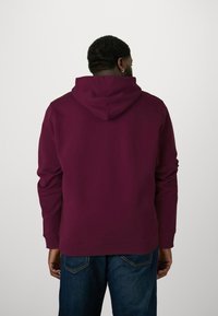 Tommy Jeans BADGE HOODIE - Hoodie - valley grape