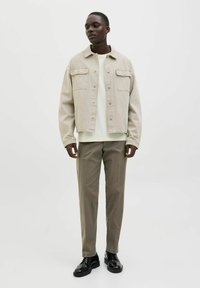 Jack & Jones JPSTKANE BARRET - Trousers - crocodile