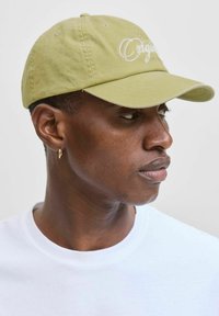 Khaki baseball cap med 'Original' broderet i hvid, struktureret design, lavet af bomuldsmateriale, med en bøjet skygge og justerbar rem.