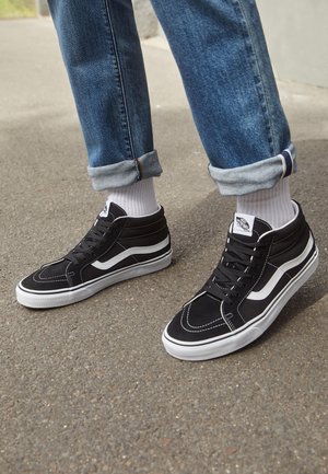 UA SK8-MID REISSUE - Høye joggesko - black/true white