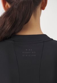 Nike Performance RUN - Langarmshirt - black