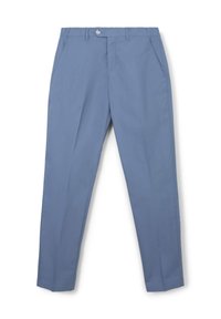 Helle blaue maßgeschneiderte Hose mit Seitentaschen, Gürtelschlaufen, einem Knopf vorne und Reißverschluss, flach auf einem weißen Hintergrund ausgelegt.