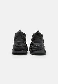Buffalo TRIPLET HOLLOW - Trainers - black