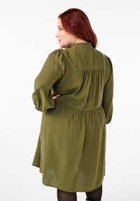 Zizzi 3/4-ÄRMELN - Abito a camicia - winter moss