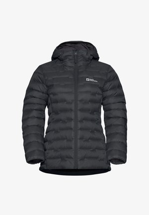 Schwarze isolierte Jacke mit Kapuze, mit einem gesteppten Design, Frontreißverschluss und Logo auf der linken Brust. Glatte Stofftextur.