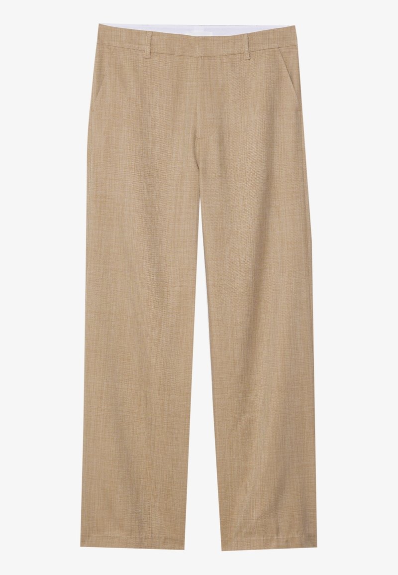 Pantalon beige à jambe droite avec passants pour ceinture, poches latérales, et une texture tissée subtile sur fond blanc.